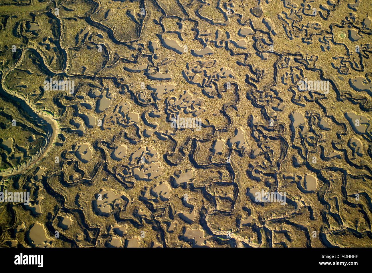 Vista aerea di paludi Chetney nel fiume Medway nel Kent Foto Stock