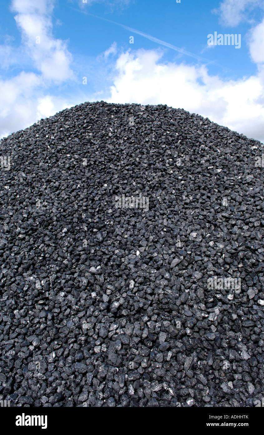 Scorte di carbone cantiere al Aberpergwm Colliery vicino Neath South Wales UK Foto Stock