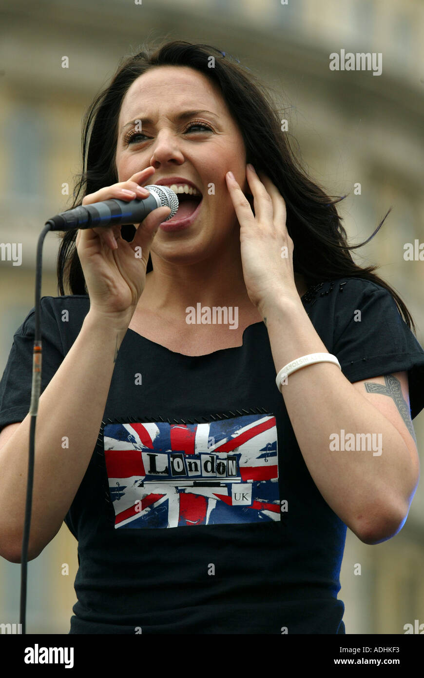 Cantante pop Mel C esegue in Trafalgar Square London REGNO UNITO Foto Stock