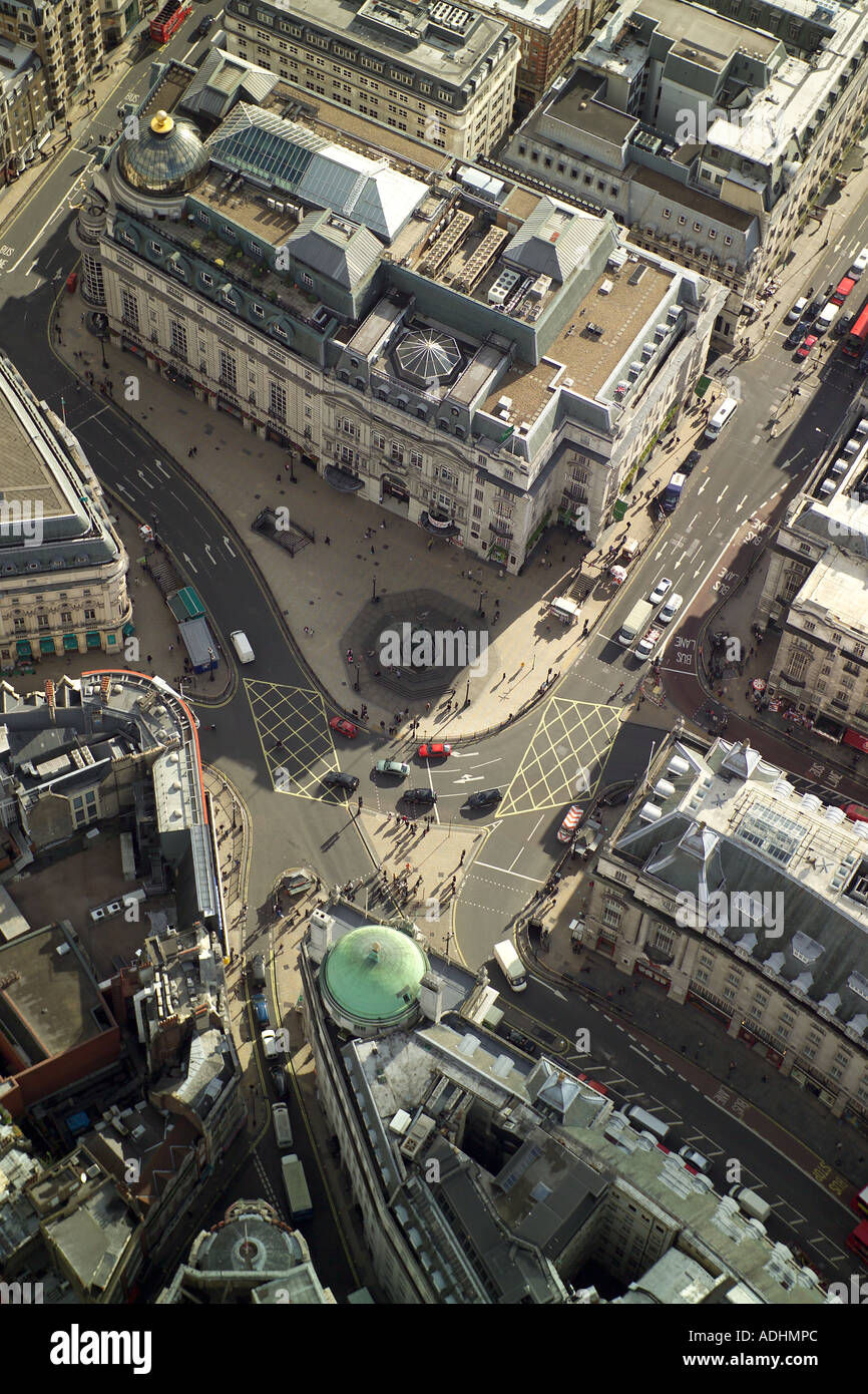 Vista aerea di Piccadilly Circus con la statua di Eros nel West End di Londra Foto Stock