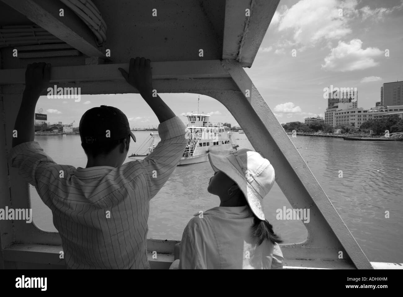 Southeast Asia Vietnam Ho Chi Minh City i passeggeri a bordo Thu Thien traversata in traghetto il fiume Saigon Foto Stock Southeast Asia Vietnam Ho Chi Minh City i passeggeri a bordo Thu Thien traversata in traghetto il fiume Saigon Foto Stock