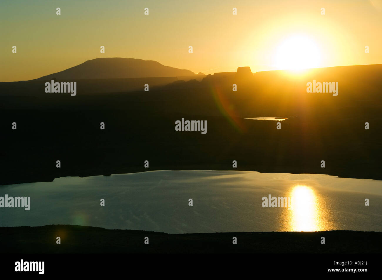 Stati Uniti d'America Arizona sorgere del sole sopra il lago Powell nazionale Area Recreaion Foto Stock