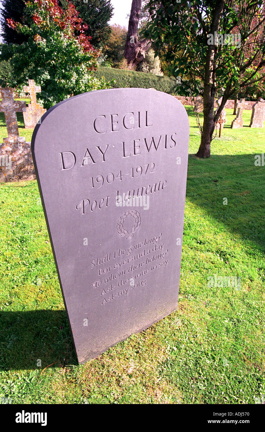 Tomba di Cecil Day Lewis in Stinsford sagrato in Dorset Regno Unito Regno Unito Foto Stock