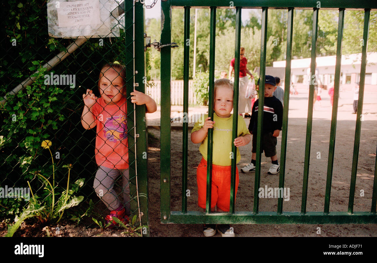 In attesa dietro le sbarre Foto Stock