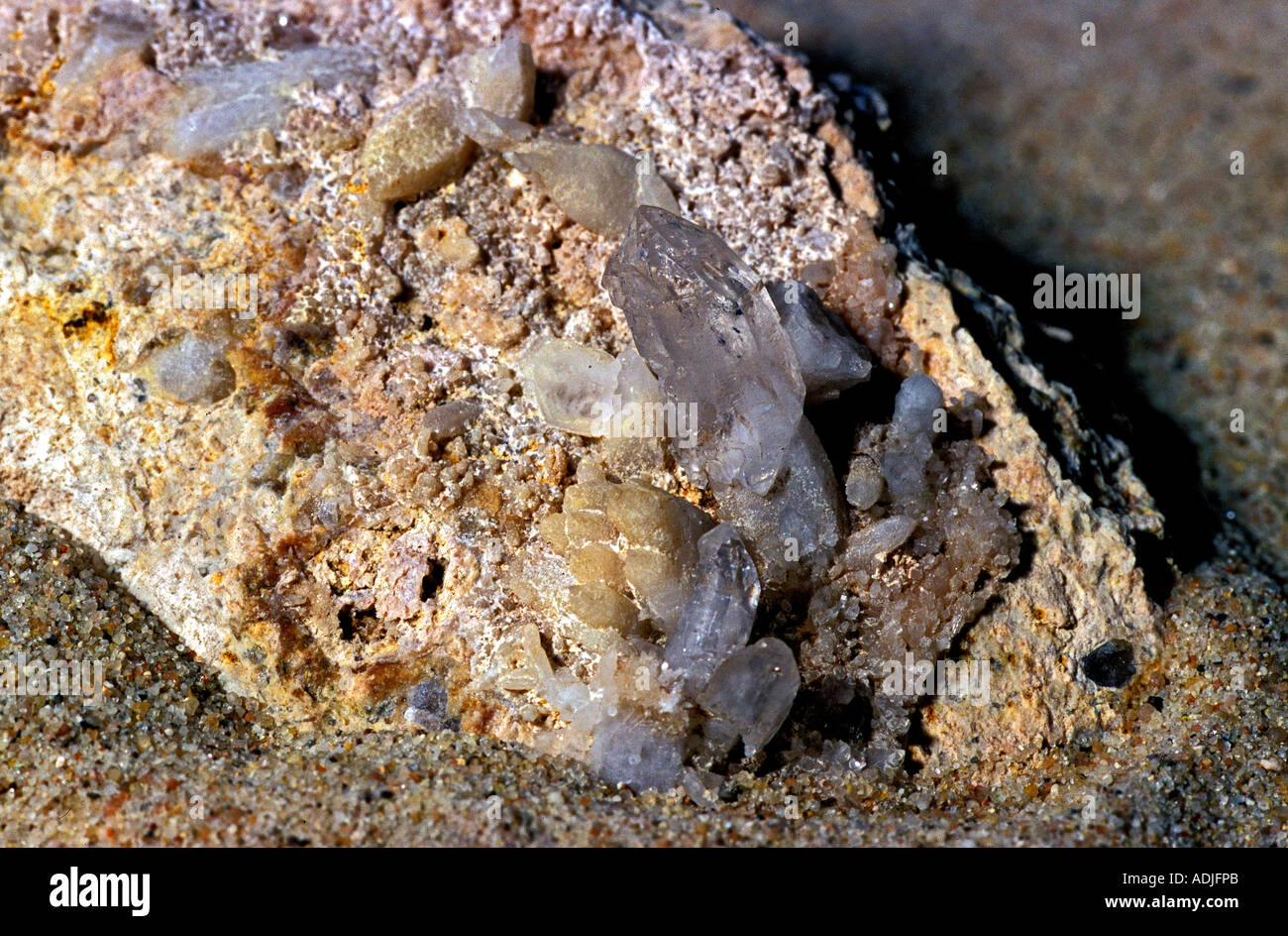 Bergkristall minerale auf Granit Insel Elba n. MR Foto Stock