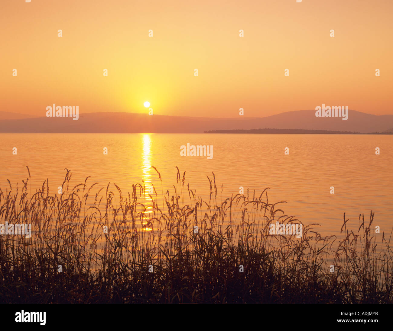 Sunrise riflessa nel lago Klamath superiore Oregon Foto Stock