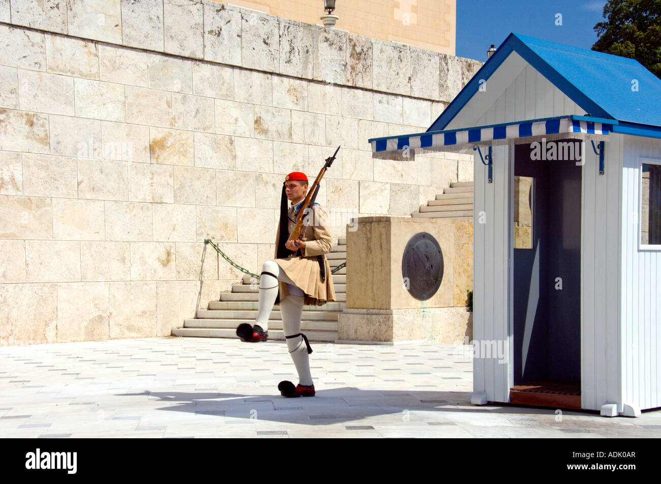 Cerimonia del cambio della guardia al parlamento nazionale edifici ad Atene in Grecia Foto Stock