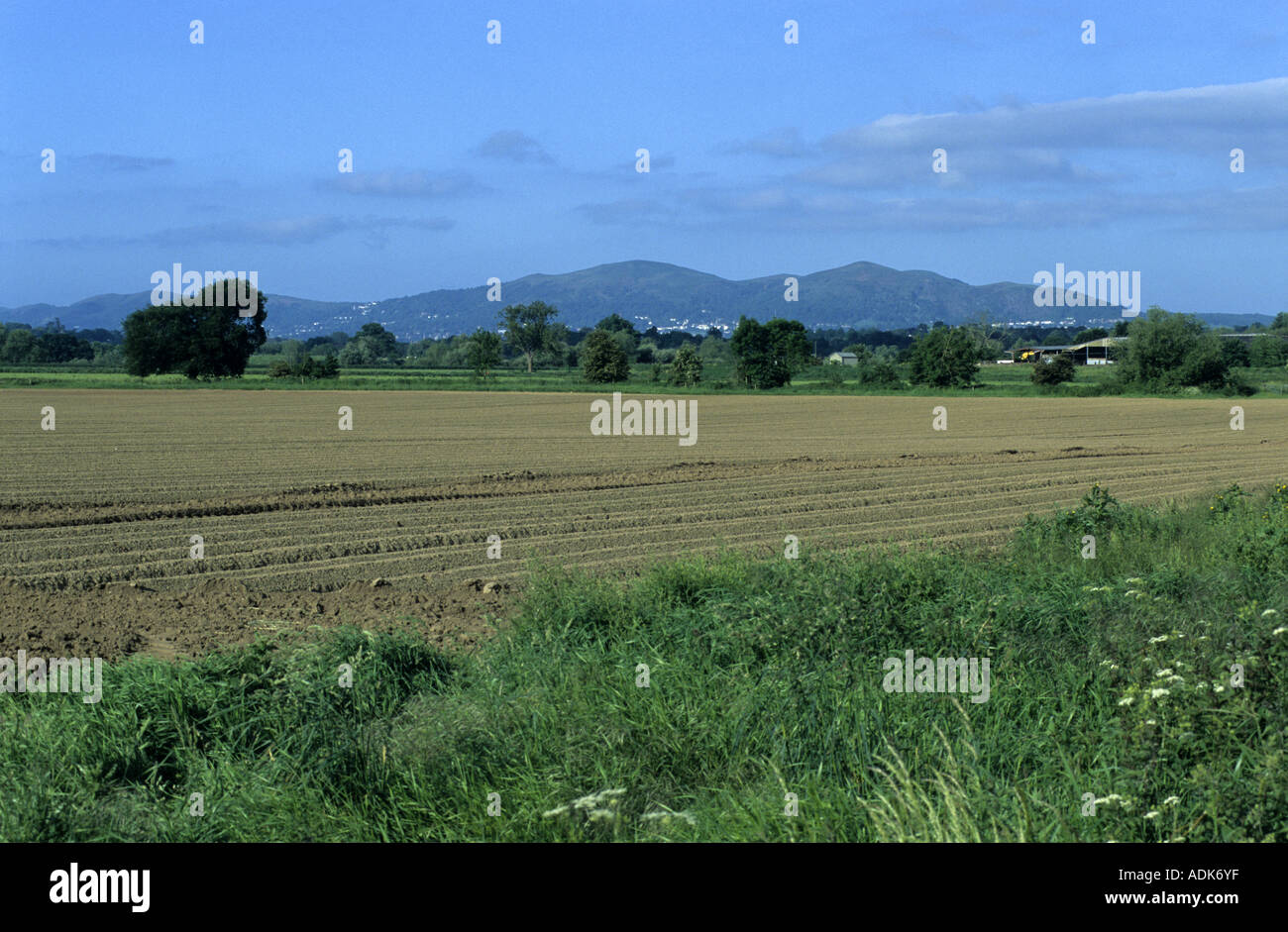 Vista su tutta la battaglia di Worcester battlefield sito verso Malvern Hills, Worcestershire, England, Regno Unito Foto Stock