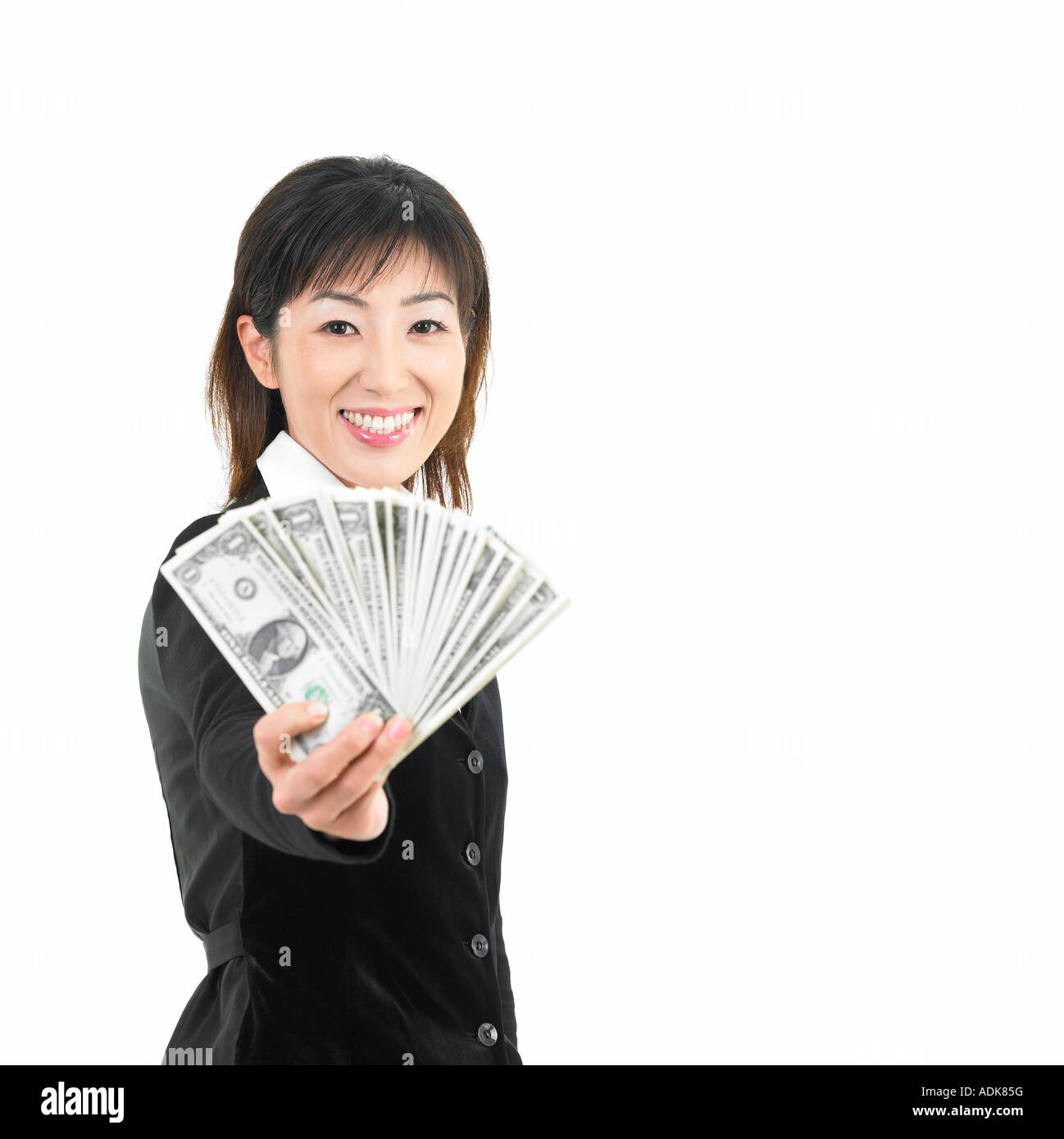 Una imprenditrice in possesso di una carta moneta Foto Stock