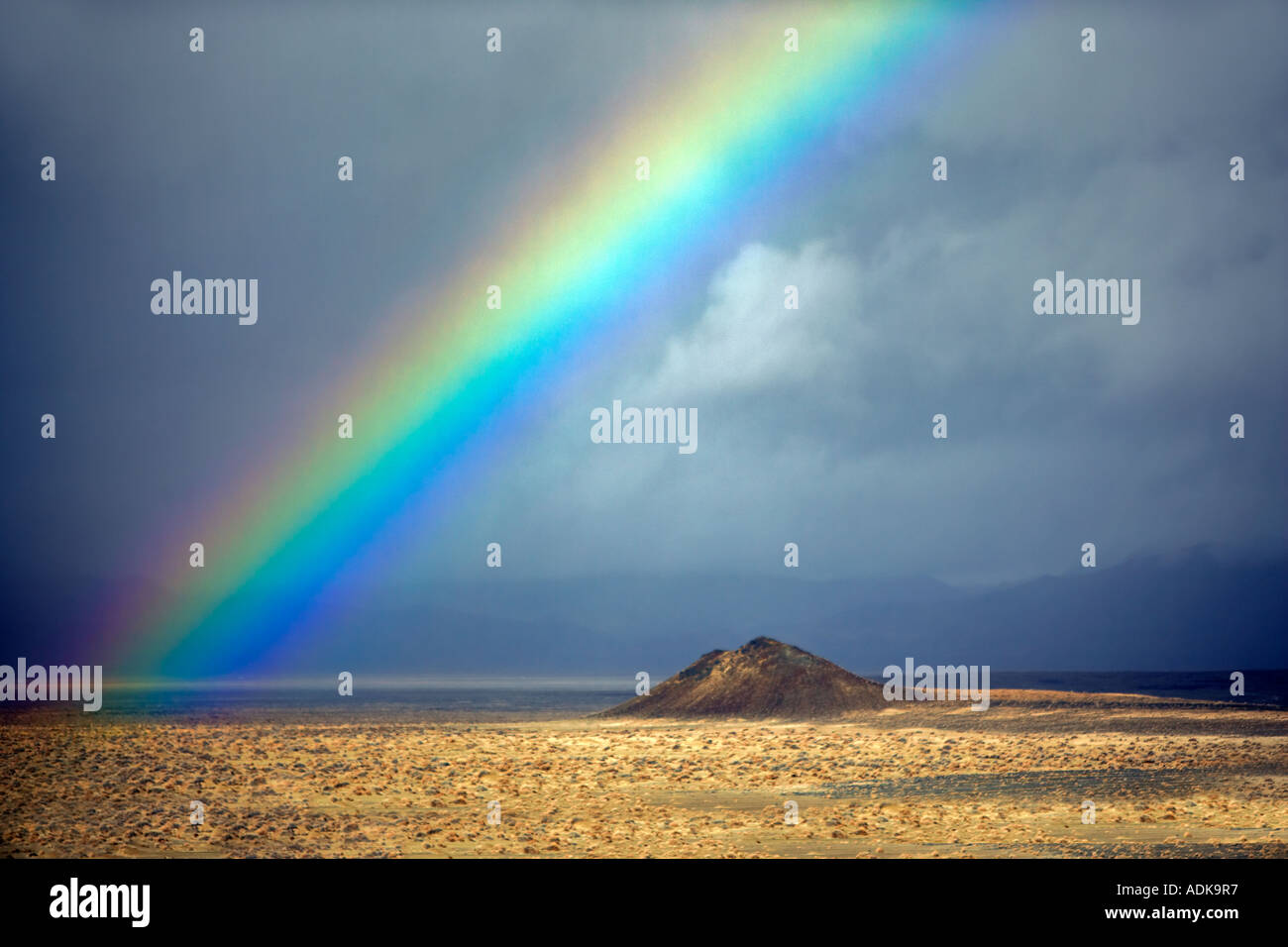 Piccolo cono di scorie e rainbow Black Rock Desert National Conservation Area Nevada Foto Stock
