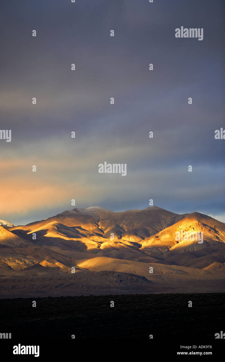 Il calicò montagna con Neve e tempesta Calico montagne deserto in Black Rock Desert National Conservation Area Nevada Foto Stock