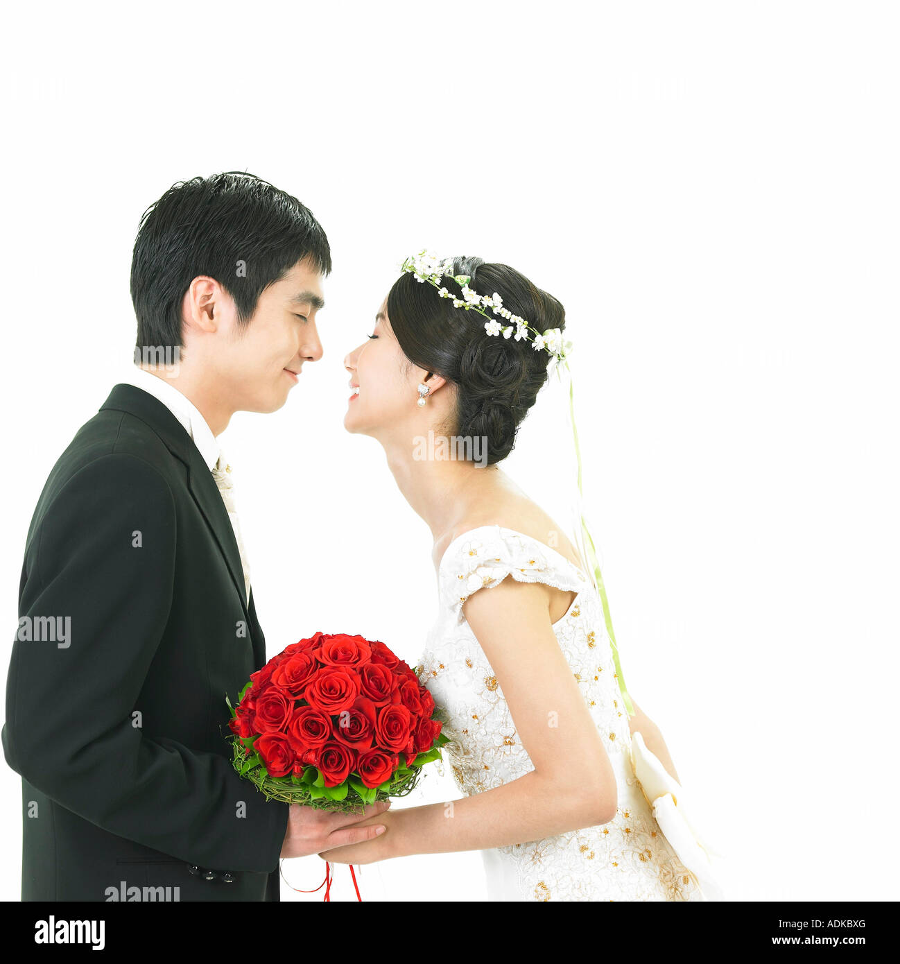 Lo sposo e la sposa tra loro affacciate Foto Stock