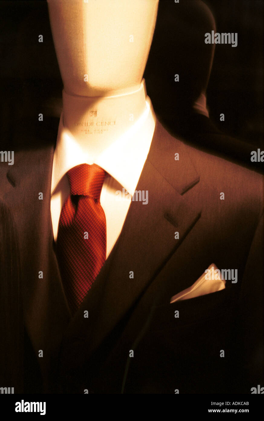 Manichino con camicia giacca e cravatta Foto stock - Alamy