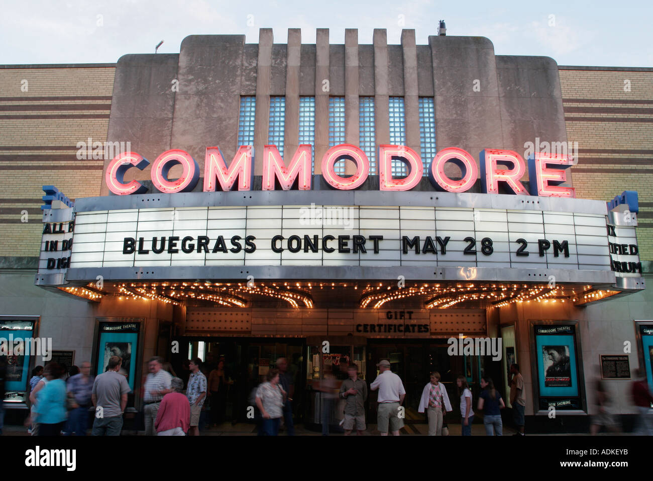 Portsmouth Virginia, High Street, Commodore Theatre, teatro, cartello al neon, tendone, costruito, costruito nel 1945, VA060513152 Foto Stock