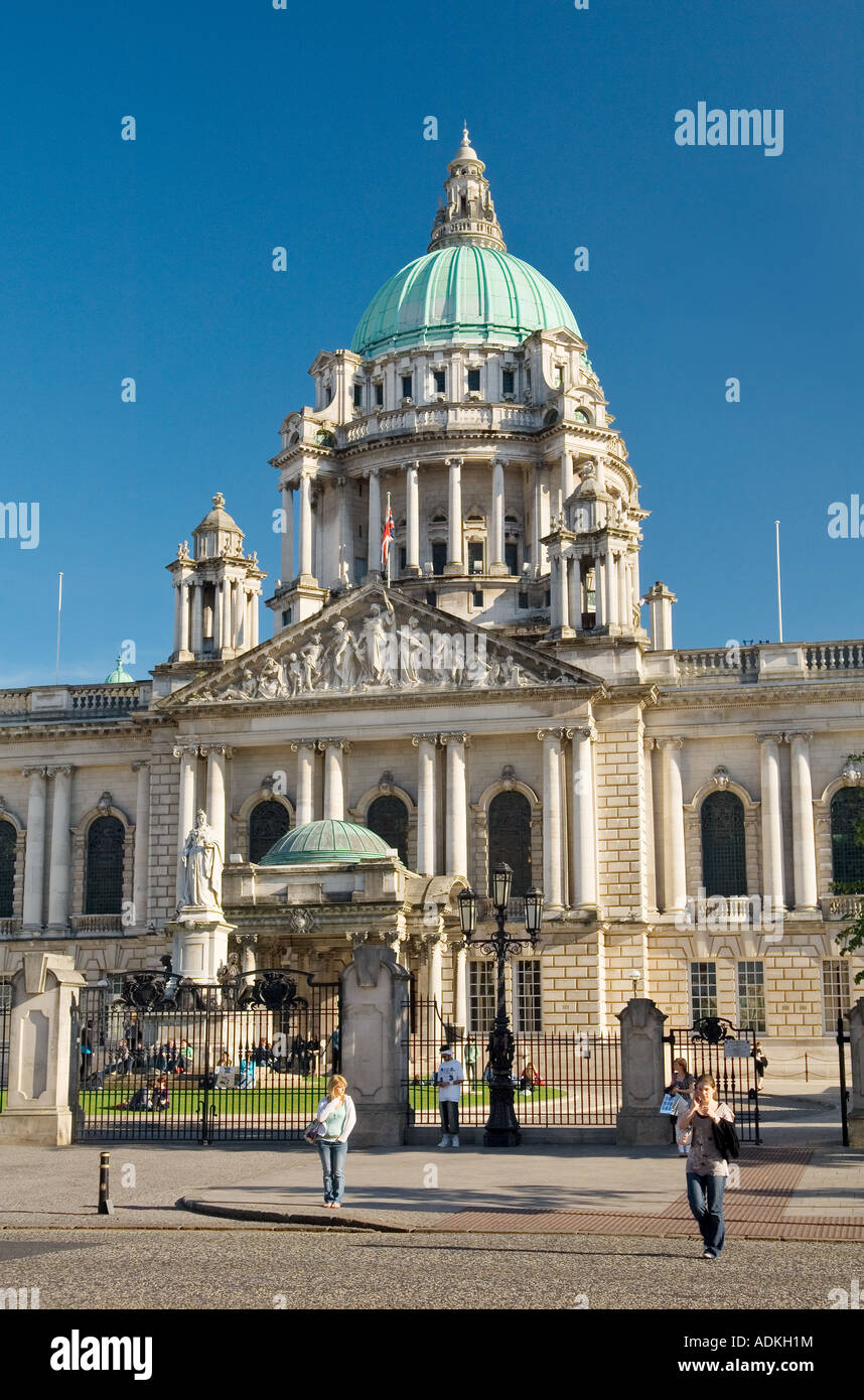 Municipio di Belfast. Uno degli edifici rinascimentali classici più belli d'Europa. Sede del Consiglio comunale di Belfast Foto Stock