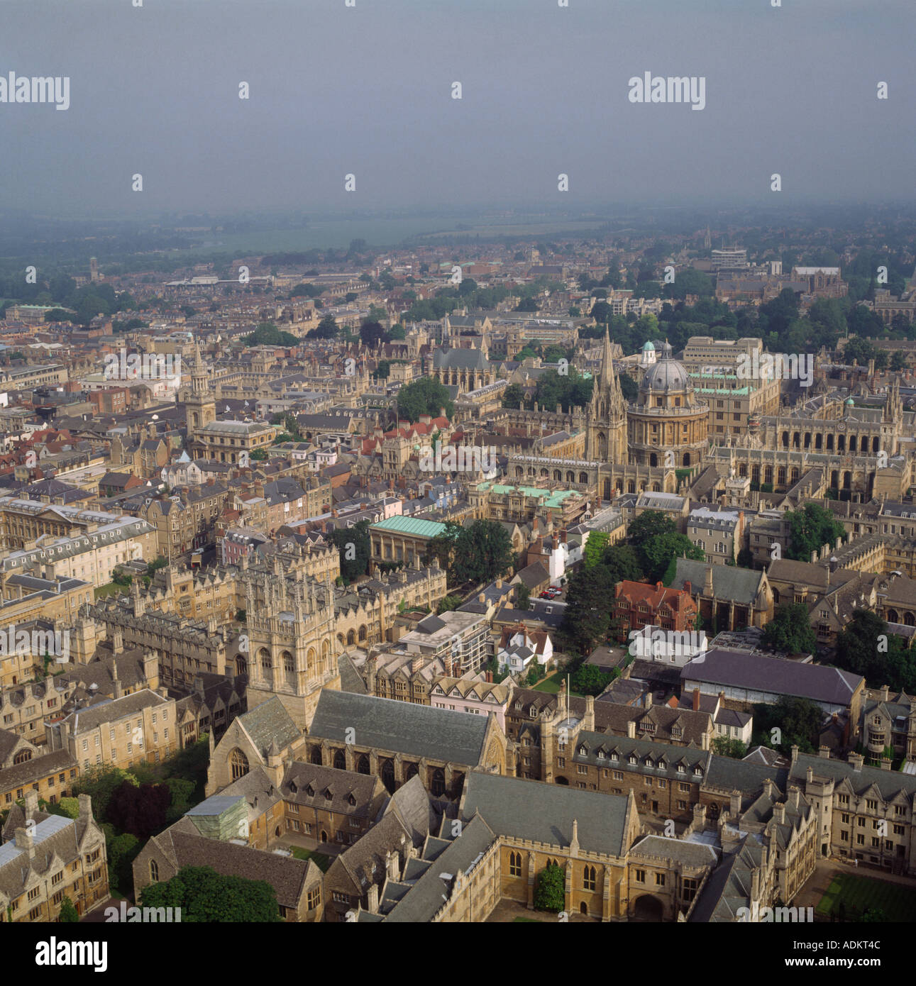Vista aerea attraverso città e University College Oxford Regno Unito Foto Stock