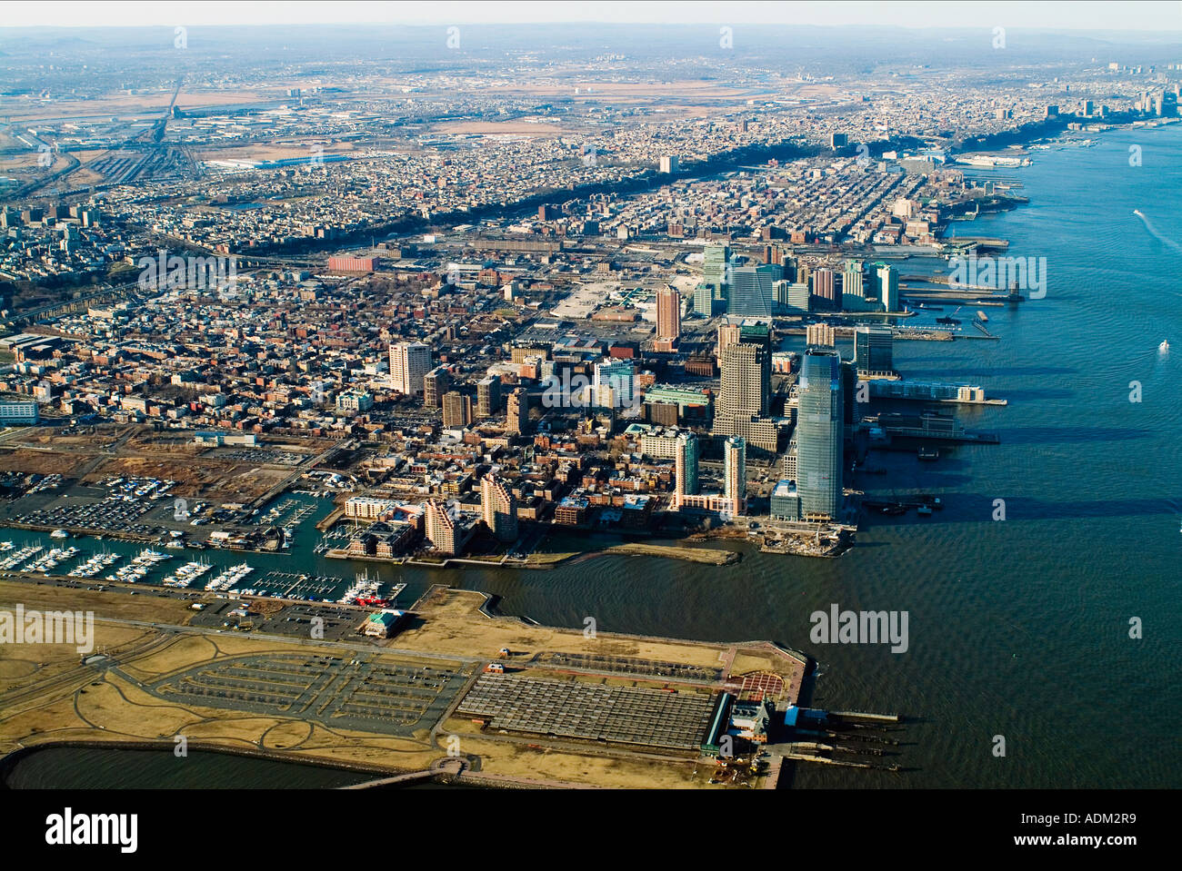 Vista aerea sopra Jersey City New Jersey al Fiume Hudson Foto Stock