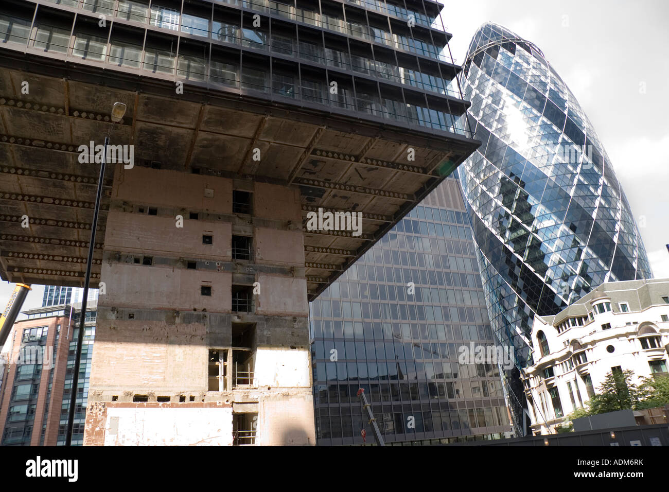Singolare la demolizione della P&O edificio a Londra a partire dal basso verso l'alto Foto Stock