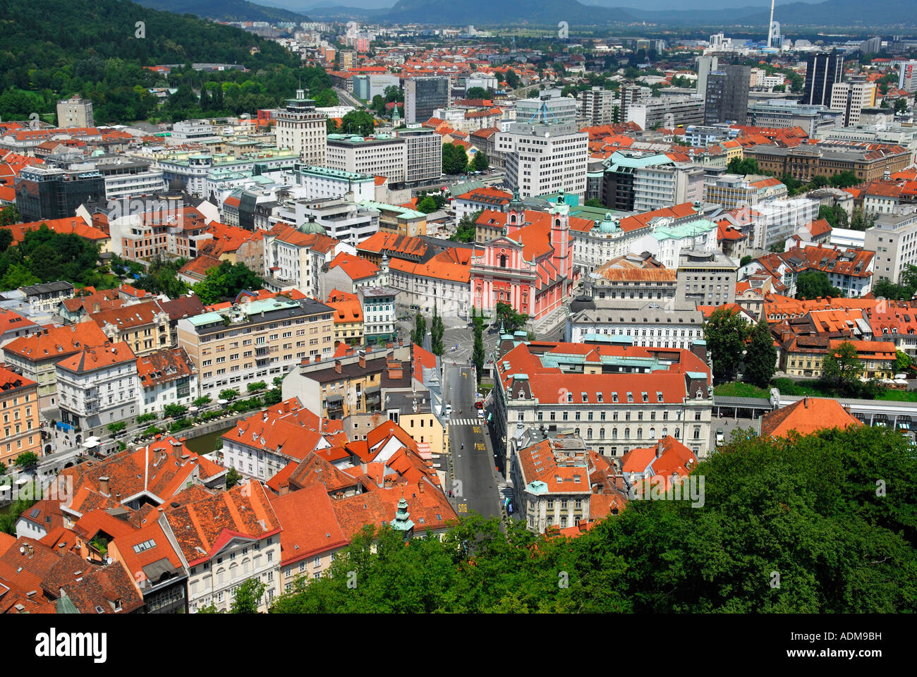 Vista della città dalla Clocktower del castello di Ljubljana Slovenia Foto Stock