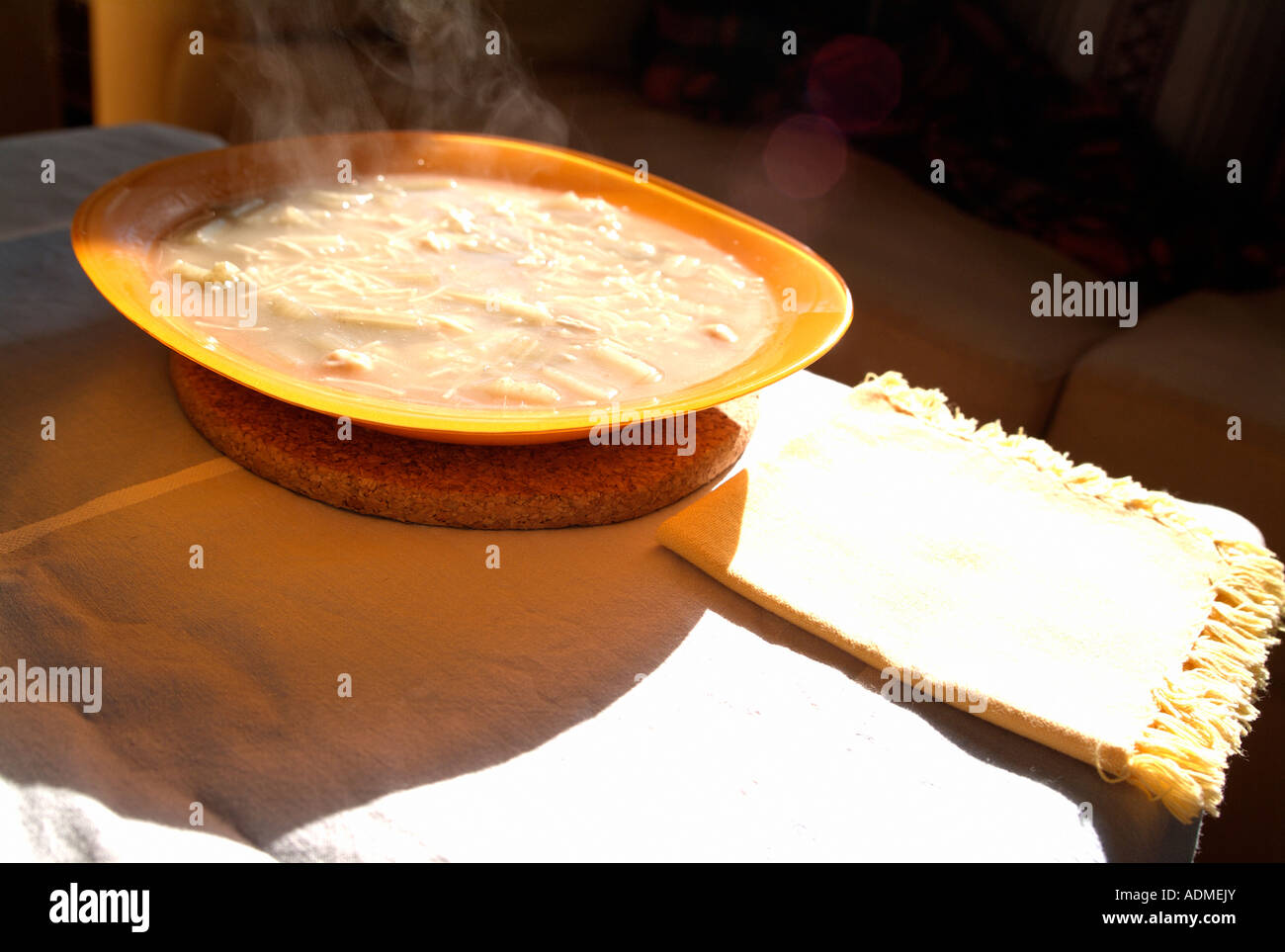 Zuppa di vermicelli piatto fumante. Foto Stock