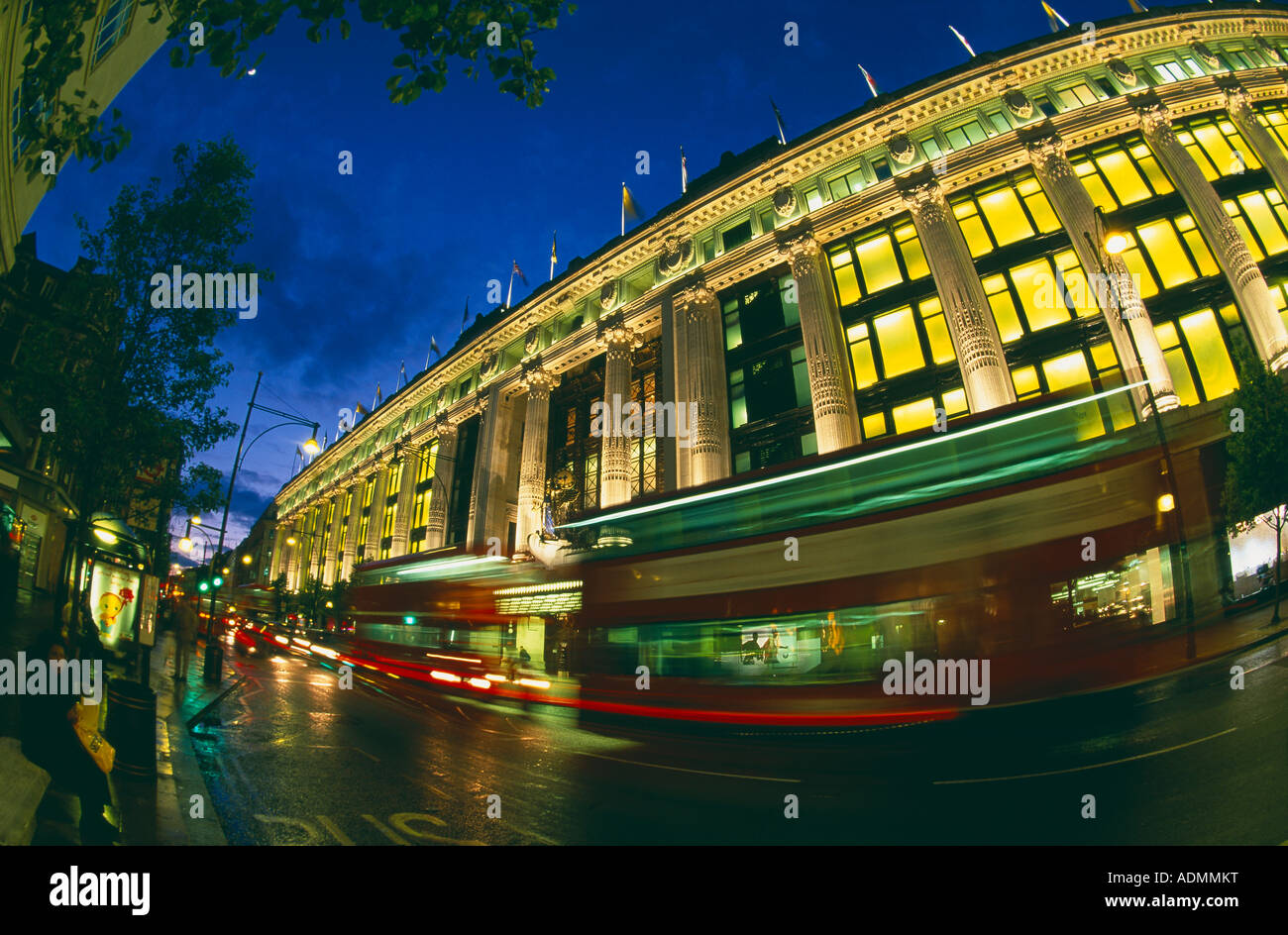 Oxford Street di notte il West End di Londra REGNO UNITO Foto Stock