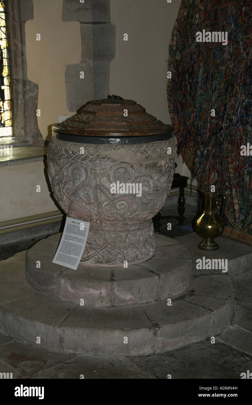 Xii secolo font in St Mary Magdalene Church Eardisley, Herefordshire Foto Stock