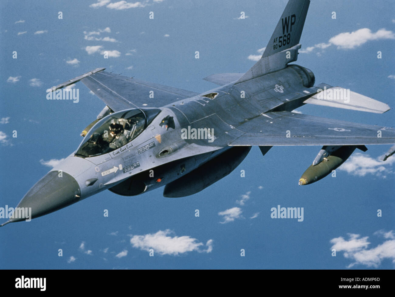 Vista aerea di un F-16 Fighting Falcon in volo Foto Stock