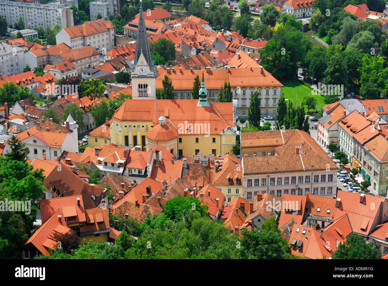 Vista della città dalla Clocktower del castello di Ljubljana Slovenia Foto Stock