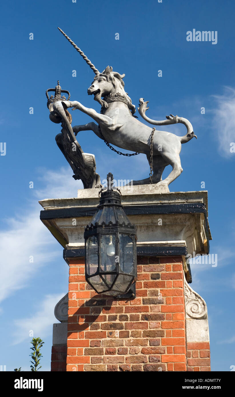 Unicorn Gate Hampton Court Palace London Inghilterra England Foto Stock