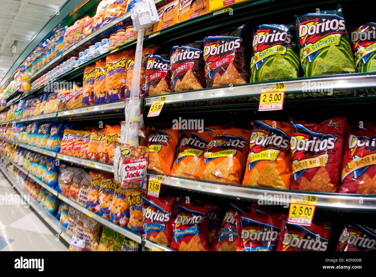 Gli snack del corridoio della grande supermercato americano Foto Stock