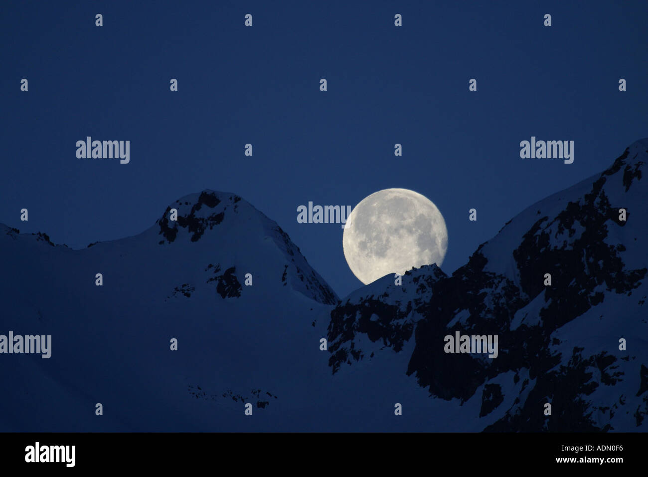 Luna di montagna. Solo uso editoriale. Foto Stock Luna di montagna. Solo uso editoriale. Foto Stock