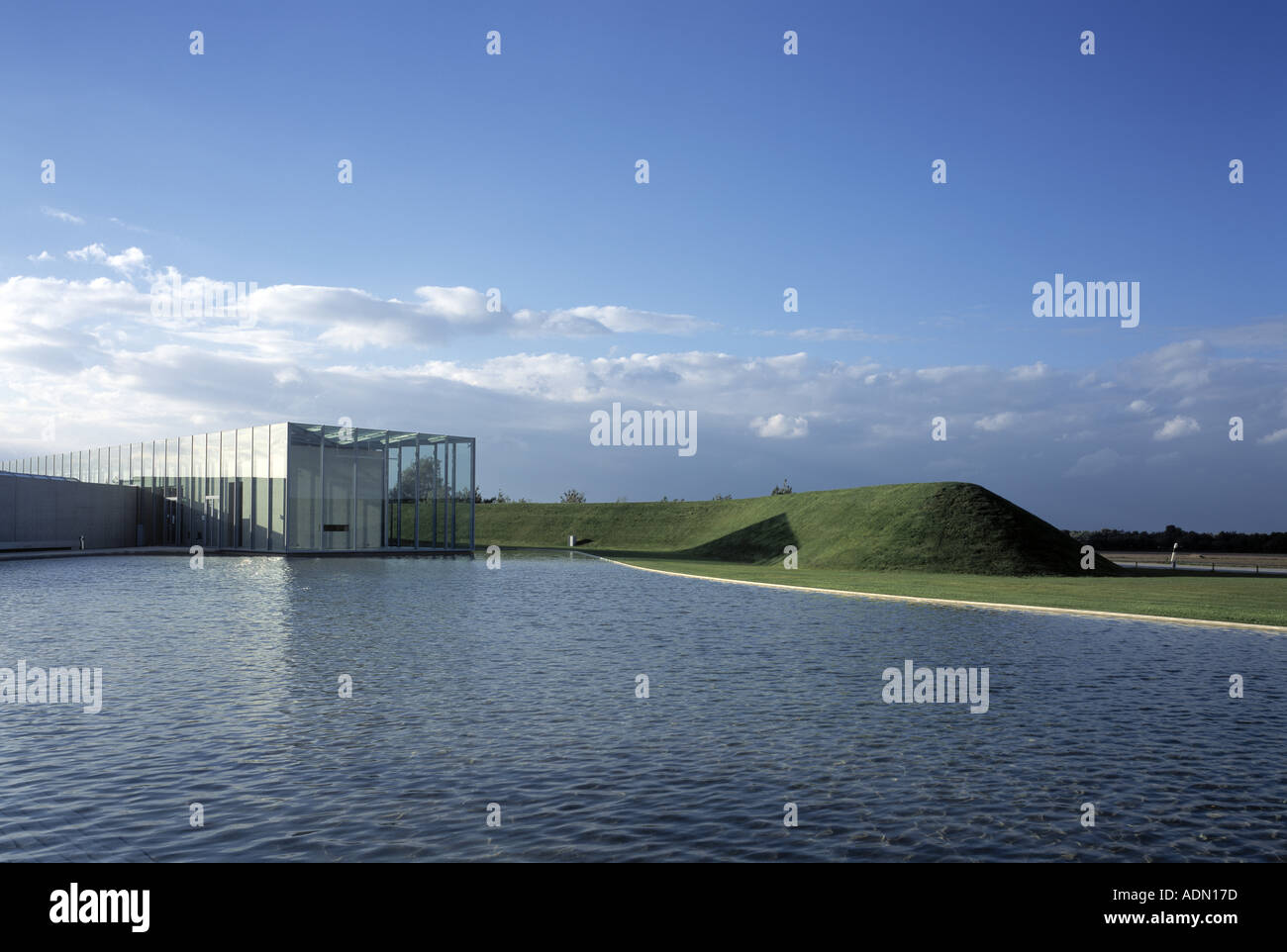Neuss, Raketenstation Hombroich, Fondazione Langen, Eingangsbereich mit Wasserbecken Foto Stock