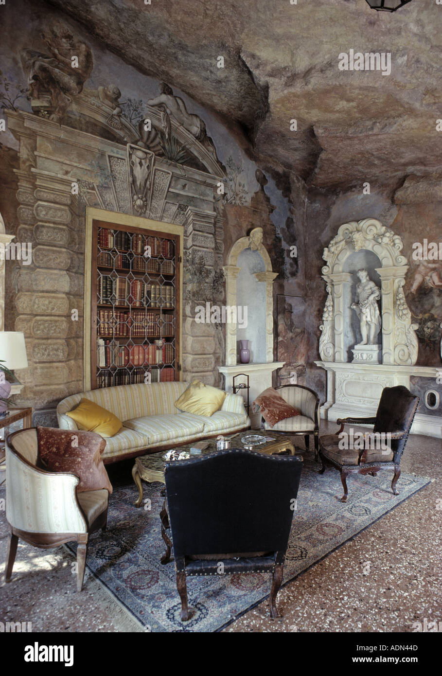 Costozza di Longare, Villa Garzadori da Schio, Grotta del Marinali, Statuen und Fresken auf natürlichem Fels Foto Stock