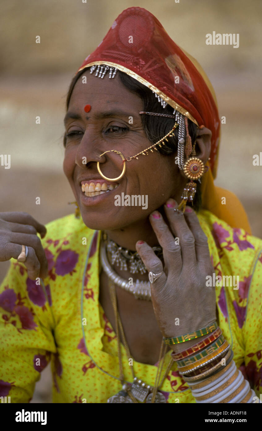 India Jaiselmer ritratto di tradizionalmente vestiti Donna Foto Stock