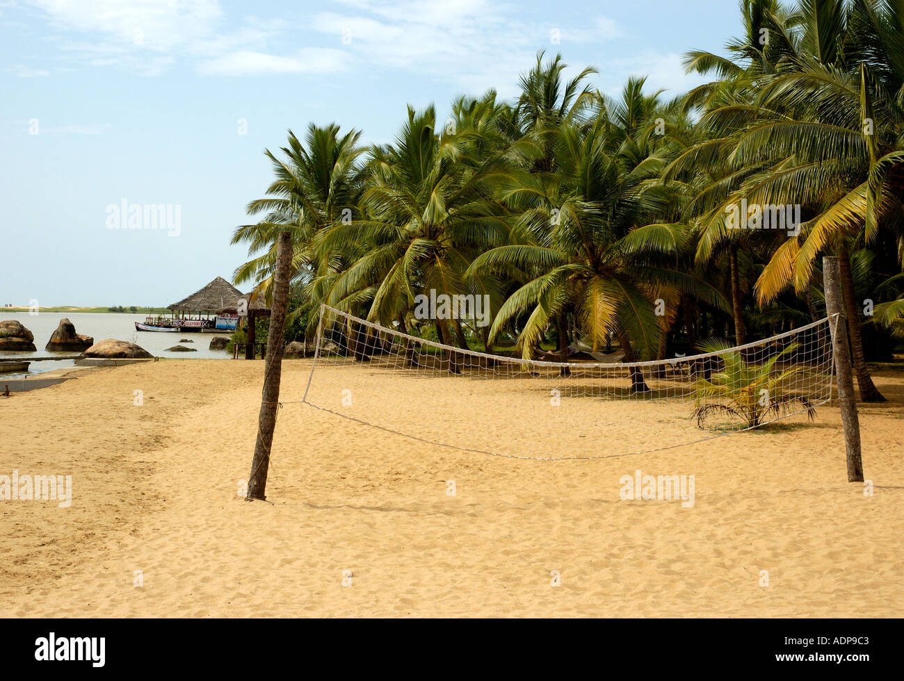 Beach volley net sulla spiaggia di Poovar Island Resort Trivandrum Thiruvananthapuram Kerala India Foto Stock