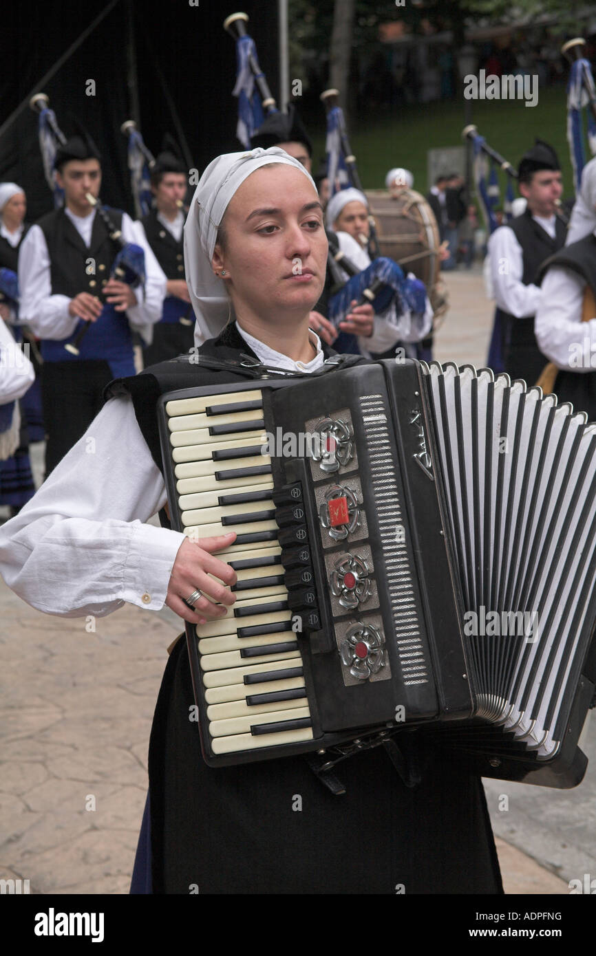 Oviedo Asturias asturiano band per fisarmonica a piano player Foto Stock