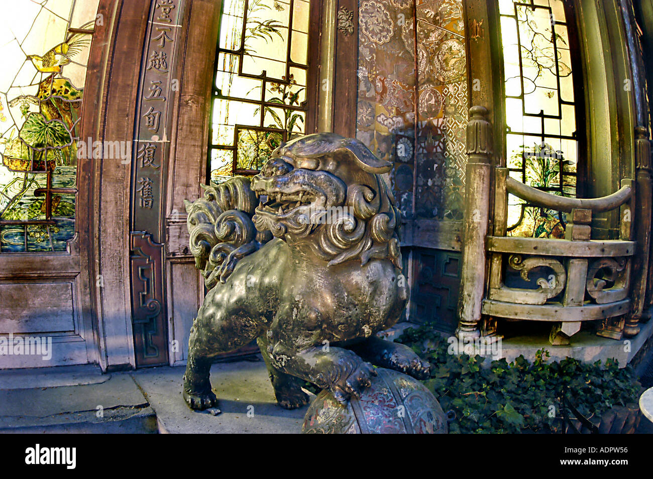 PARIGI, Francia, Cinema Theater nei tradizionali cinema giapponesi d'epoca, architettura del Tempio "la Pagode", Detail Dragon, art nouveau Foto Stock