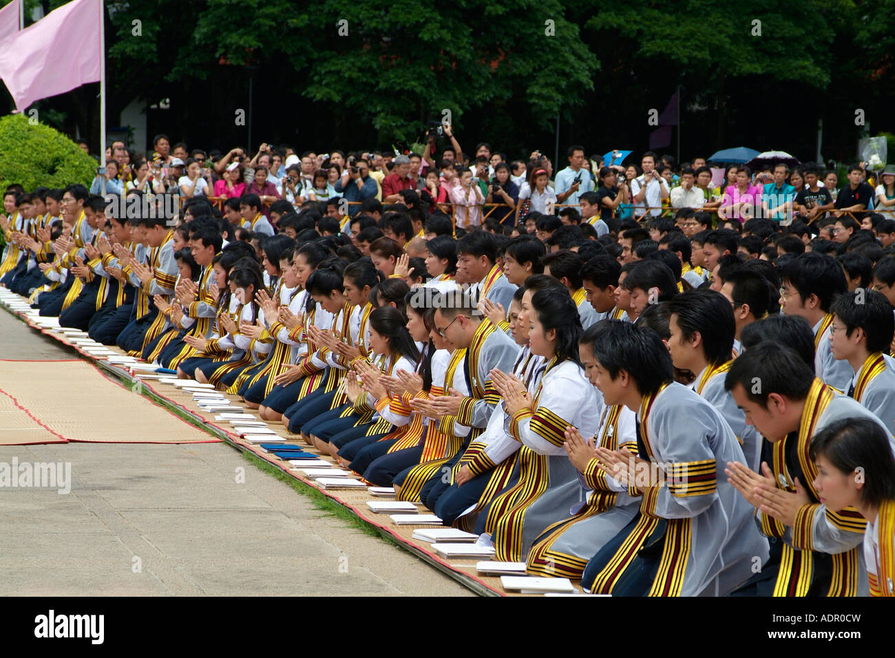 Studenti presso l'università di Chulalongkorn a Bangkok in Tailandia durante la cerimonia di consegna dei diplomi del campus Foto Stock