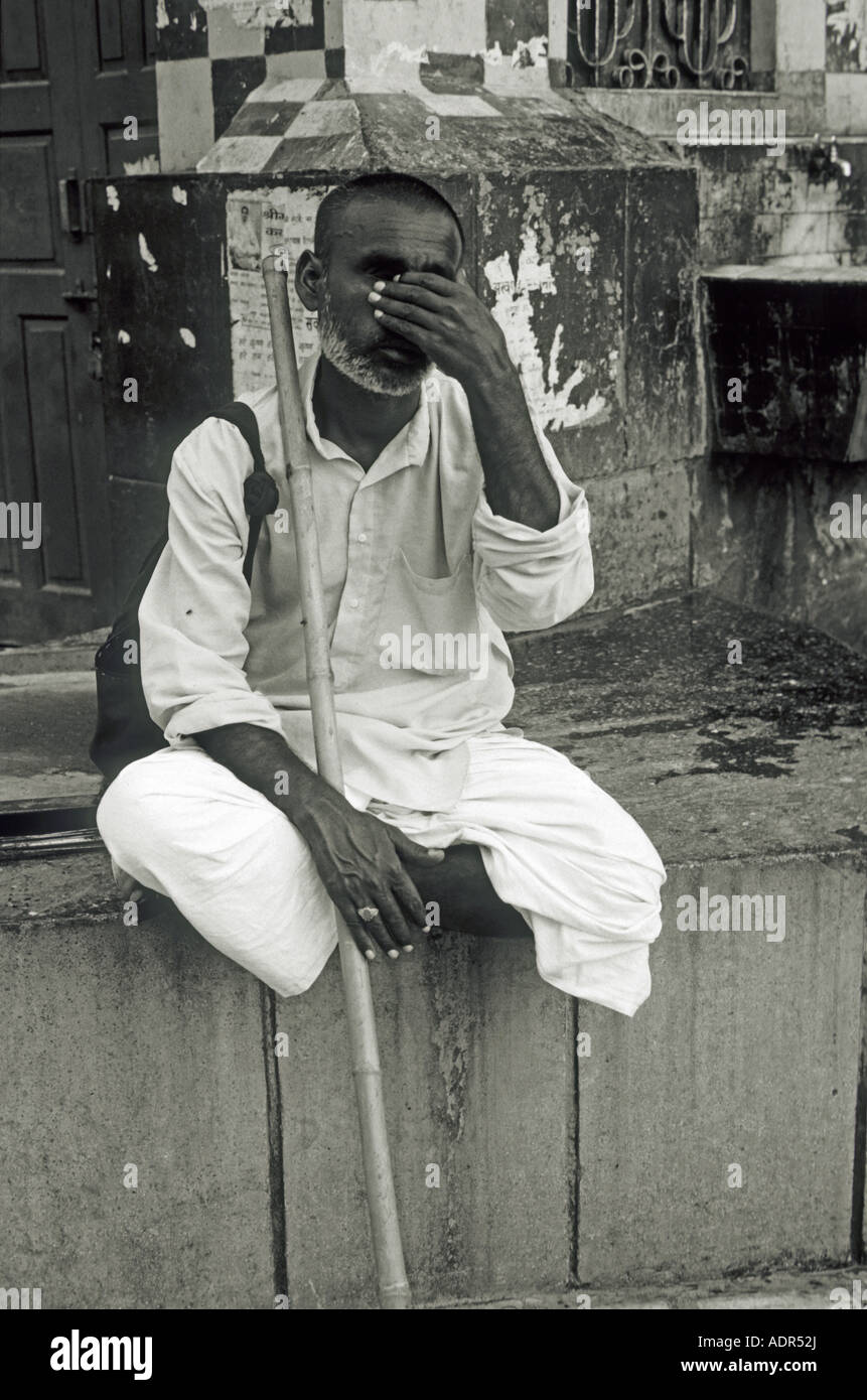 Mendicante cieco, India Rishikesh Foto Stock