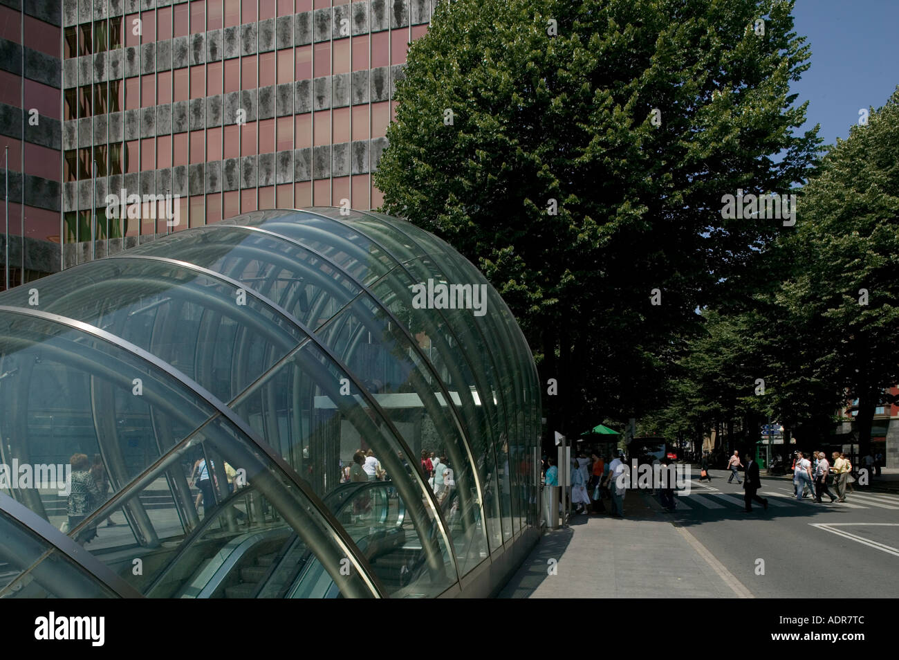 Fosterito nella parte anteriore del BBVA banca edificio Gran Via Bilbao Foto Stock