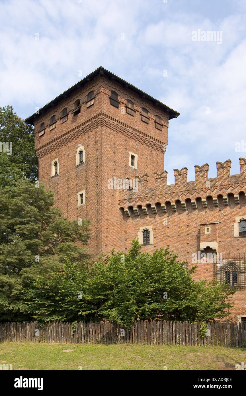 Torino Torino Piemonte Italia Borgo Mediovale nel Parco Valentino ricostruito il castello medievale Foto Stock