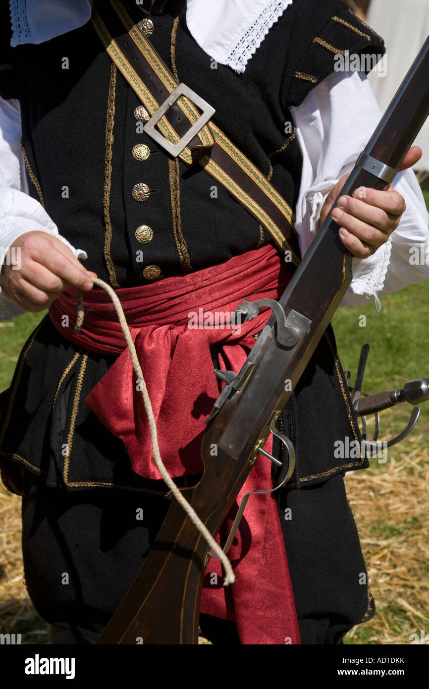 Xvii secolo matchlock moschetto costume del xvii secolo fante Foto Stock