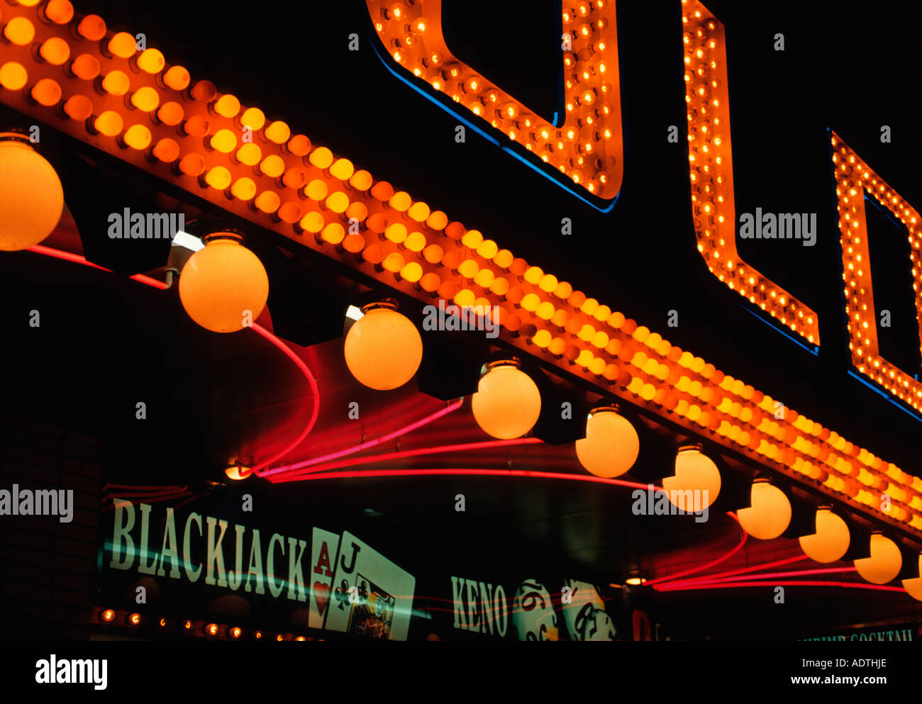 Stati Uniti Nevada NV Downtown Las Vegas di Notte Freemont di notte colorate luci al neon vita notturna America occidentale Foto Stock