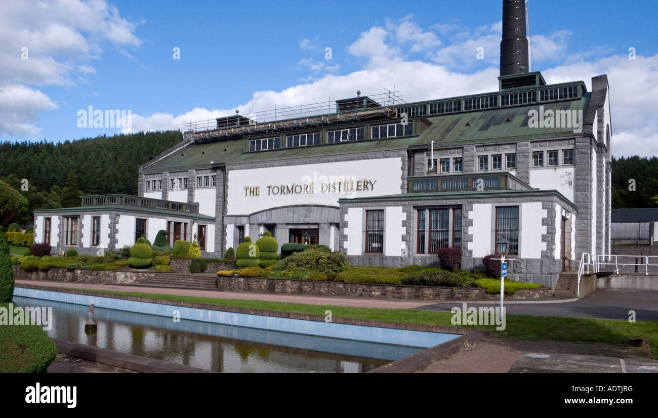 Tormore Whisky Distillery sulla A95 vicino Advie Strathspey in Scozia Foto Stock