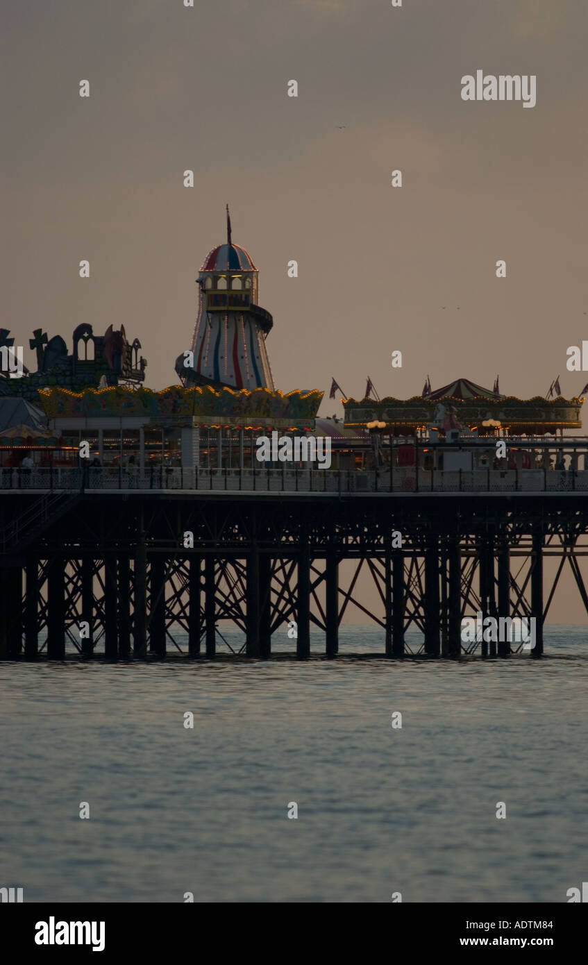 Il Brighton Pier di notte Foto Stock
