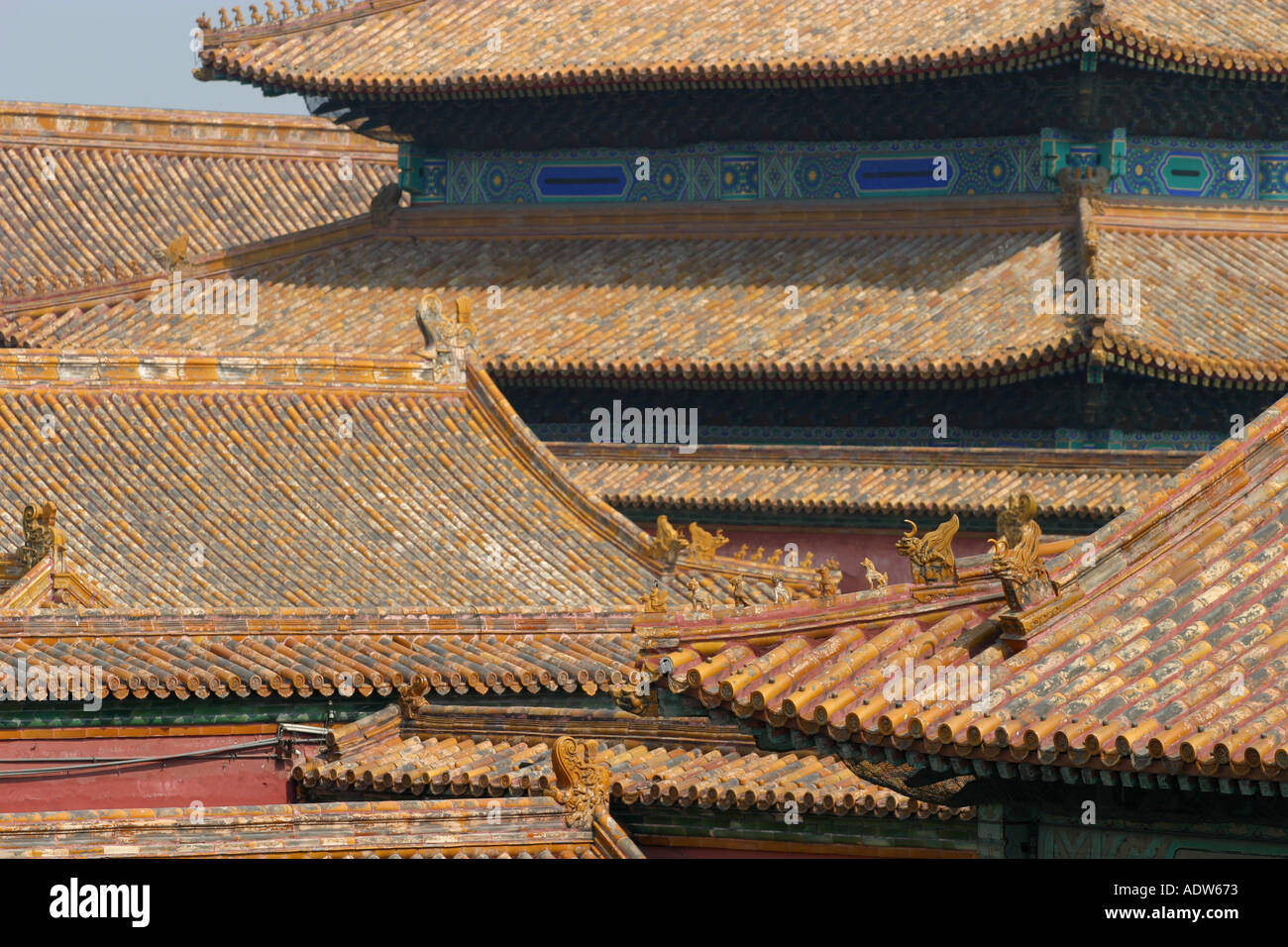 Suggestiva orangeceramic rosso sui tetti della città della Città Proibita di Pechino Cina Asia Foto Stock