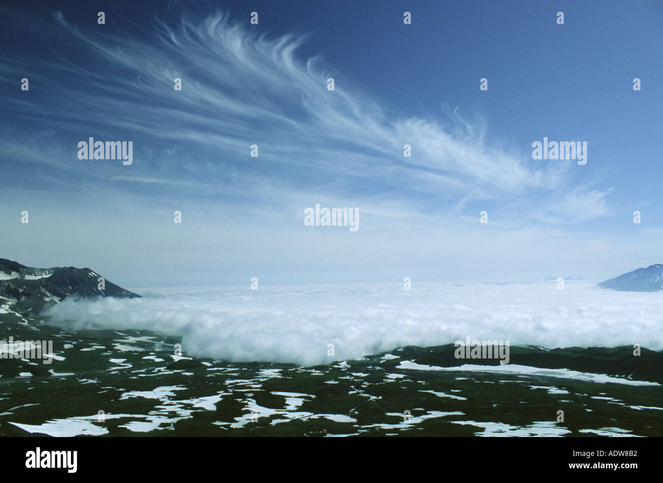Vista di Vulcano Mutnovski dal vulcano Gorely Kamchatka Russia Foto Stock