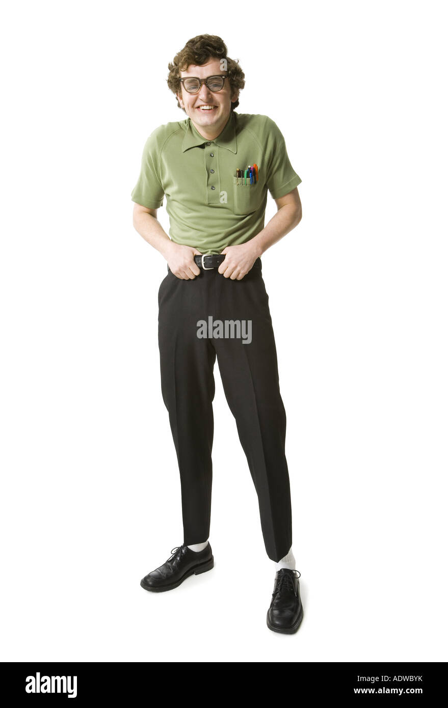 Voce maschile nerd con occhiali cintura di contenimento sorridente Foto Stock Voce maschile nerd con occhiali cintura di contenimento sorridente Foto Stock