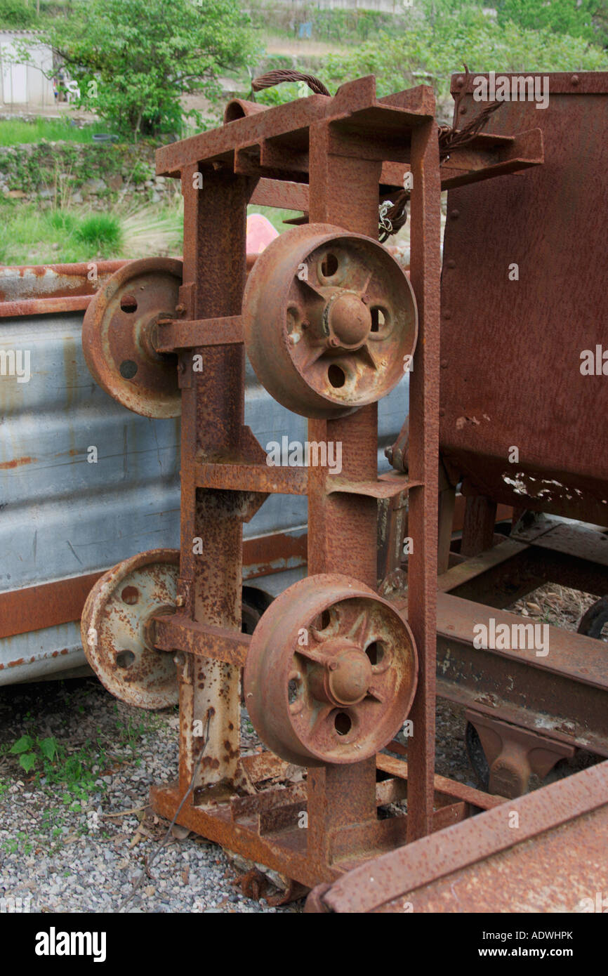 Un vecchio settore minerario metallico carro ferroviario. La Languedoc Roussillon. Il sud della Francia. Foto Stock