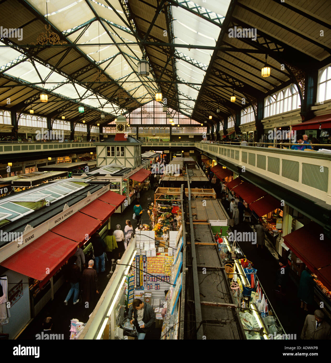 Il Galles Cardiff indoor Vittoriano Covered Market Hall Foto Stock